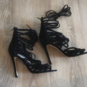 Steve Madden - “Drexel” tie up sandal - black